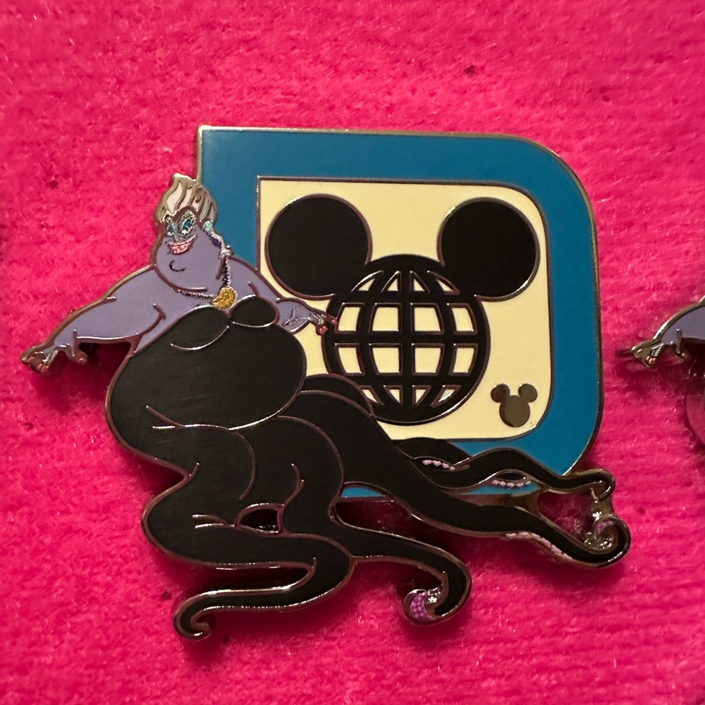 ✨3 for $32✨ Ursula WDW D Mystery Pin